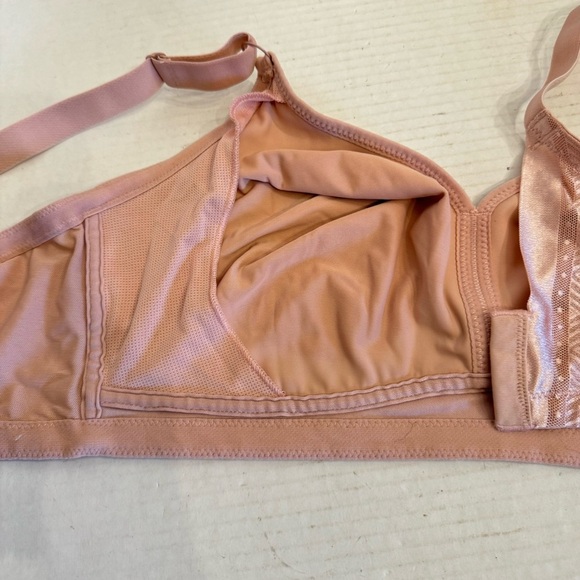 44C Breezies Bra Nude Rose Seamless Wirefree Support - Picture 14 of 16